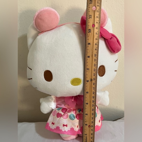 Hello Kitty Plush - Picture 5 of 5